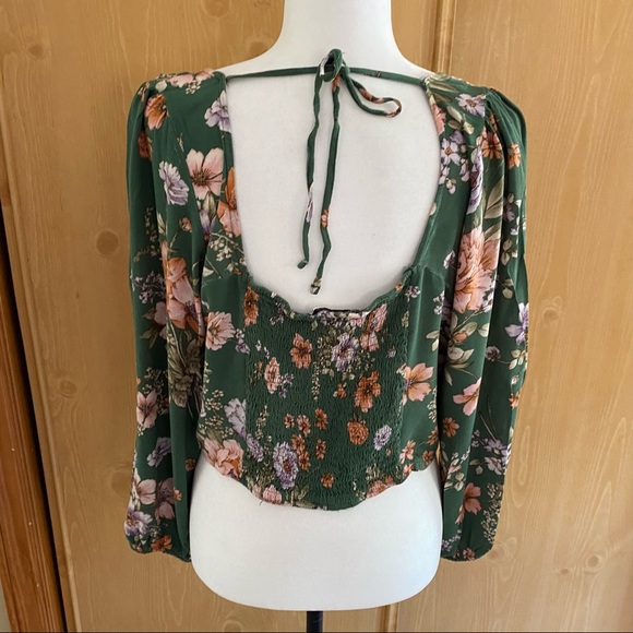 American Eagle • Sweetheart Neck Line Ruched Front smocked low back blouse - Picture 7 of 13